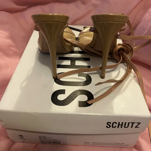 SCHUTZ Cloe Vinyl Sandal - Picture 5 of 7